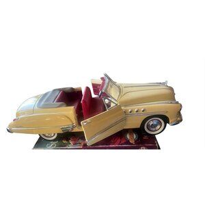 MotoMax 73116 1949 Buick Roadmaster Convertible Diecast Model Car 1:18 Yellow Rd